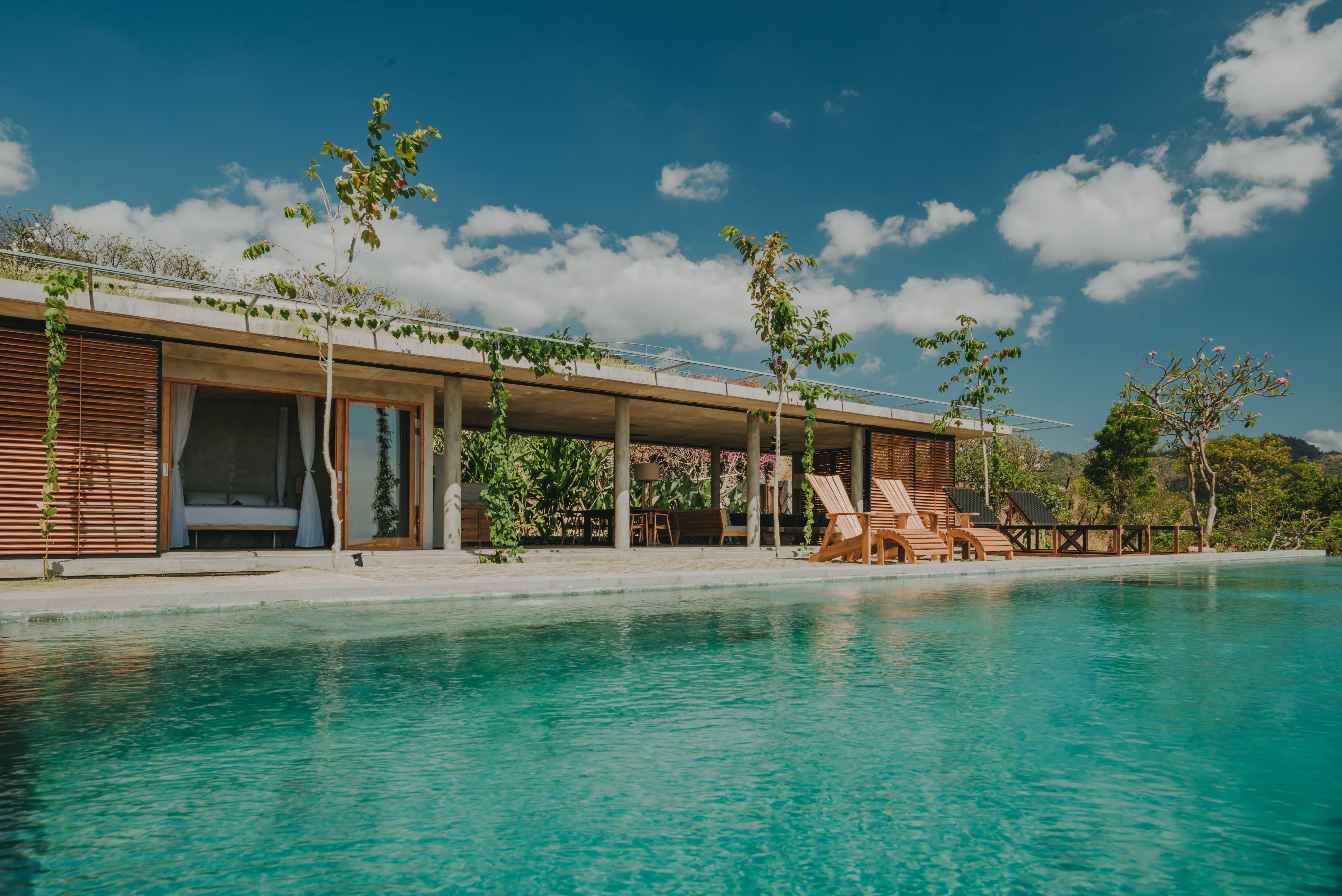 Exterior view of Villa Manjul with modern design and landscaped garden