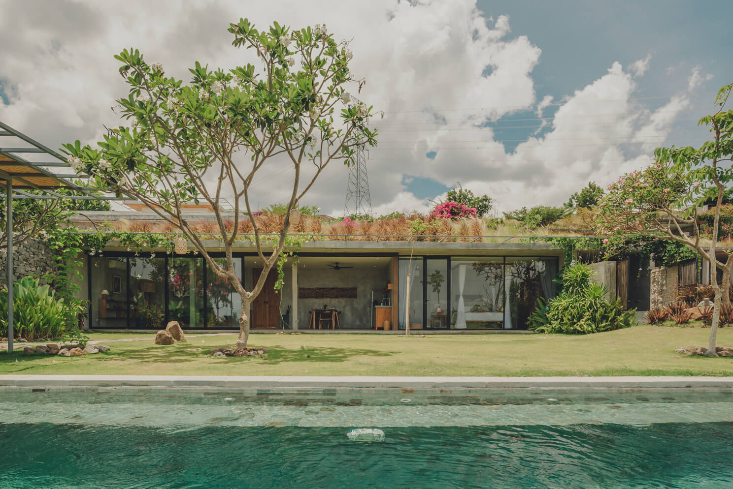 Villa Kura Kura with private pool and tropical gardens